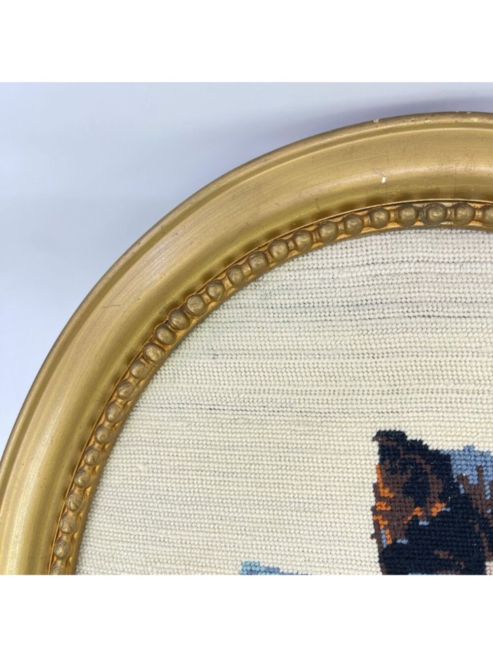 vintage hand-stitched needlepoint kitten artwork in gold oval frame - Picture 5 of 12